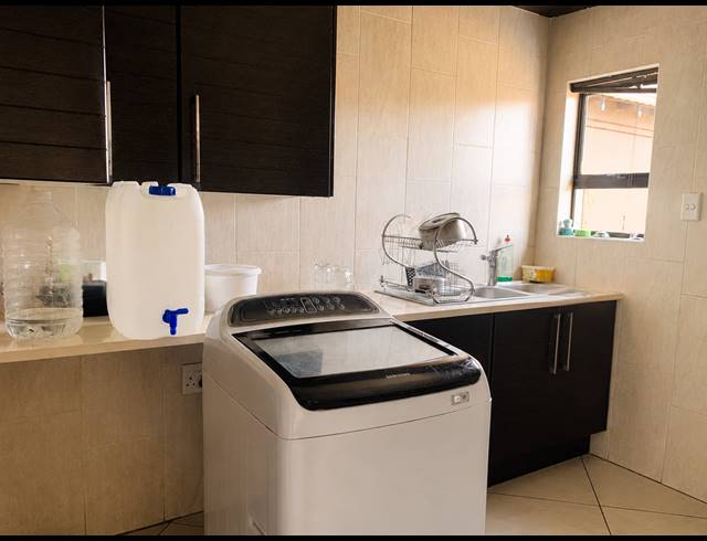3 BEDROOM HOUSE FOR SALE IN VANDERBIJLPARK SE 6